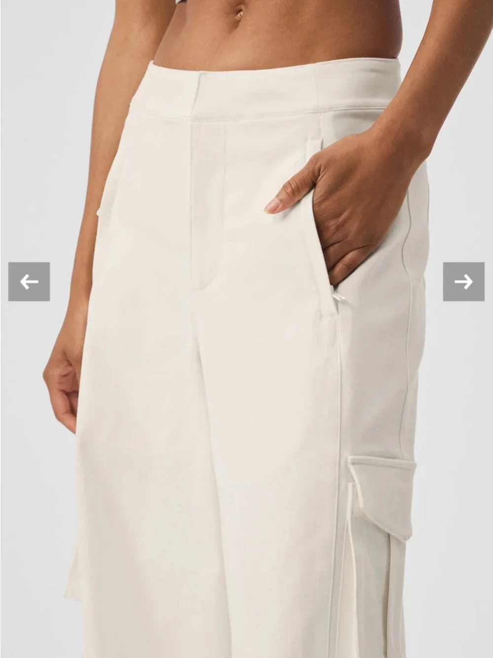 ALO Yoga Wide-Leg Cargo Pants in Cream